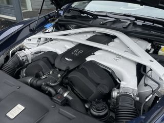 Aston Martin V12 Vanquish