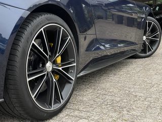 Aston Martin V12 Vanquish