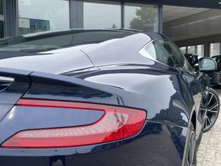 Aston Martin V12 Vanquish