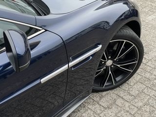 Aston Martin V12 Vanquish