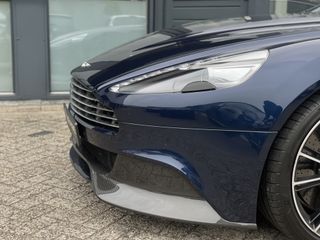 Aston Martin V12 Vanquish