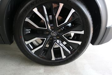 Toyota C-HR+