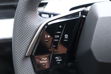 Peugeot e-5008