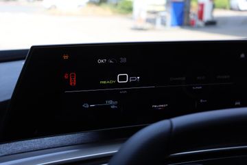 Peugeot e-5008