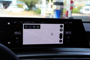 Peugeot e-5008