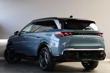 Peugeot e-5008