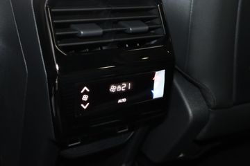 Peugeot e-5008