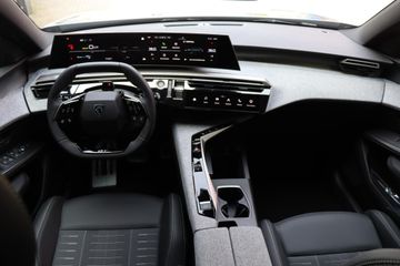 Peugeot e-5008