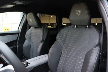 Peugeot e-5008