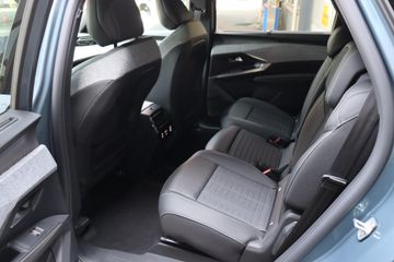 Peugeot e-5008