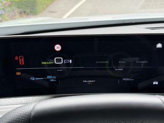 Peugeot e-3008