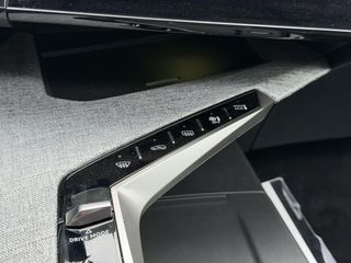 Peugeot e-3008
