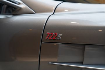 Mercedes-Benz SLR