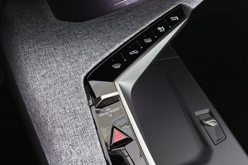 Peugeot e-3008