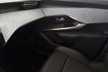 Peugeot e-3008