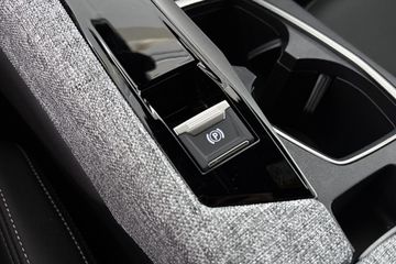 Peugeot e-3008