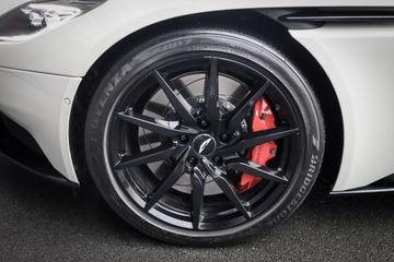 Aston Martin DB11
