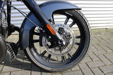 BMW R 18