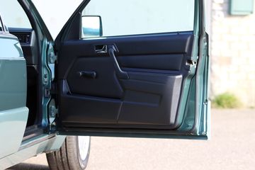Mercedes-Benz 190