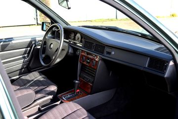 Mercedes-Benz 190