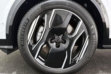 Peugeot e-3008