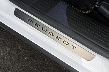 Peugeot e-3008