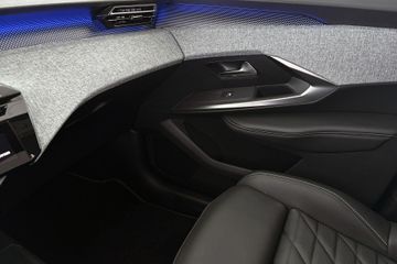 Peugeot e-3008
