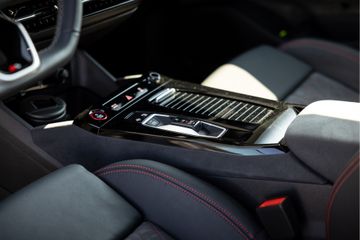 Audi SQ6 e-tron