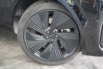 Lynk & Co 08