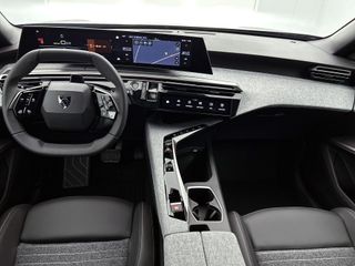 Peugeot e-5008