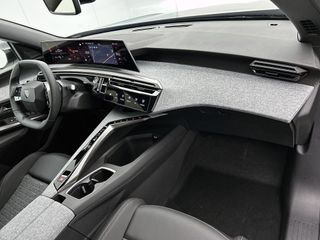 Peugeot e-5008