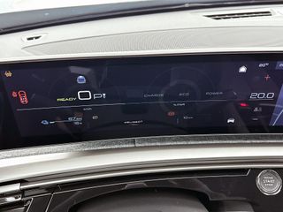 Peugeot e-5008