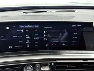 Peugeot e-5008