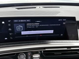Peugeot e-5008