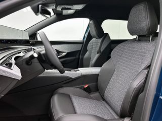 Peugeot e-5008