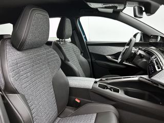 Peugeot e-5008