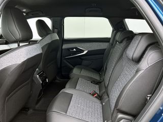 Peugeot e-5008