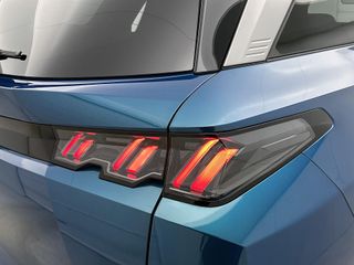 Peugeot e-5008