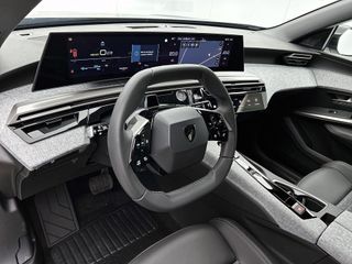 Peugeot e-5008