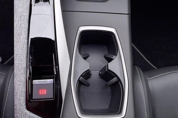 Peugeot e-3008