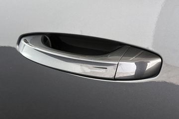 Peugeot e-3008