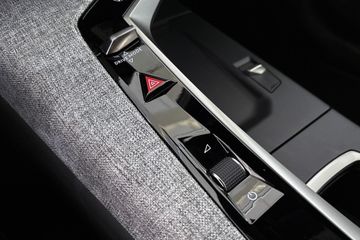 Peugeot e-3008