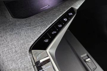 Peugeot e-3008