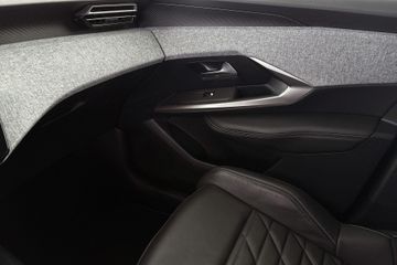 Peugeot e-3008