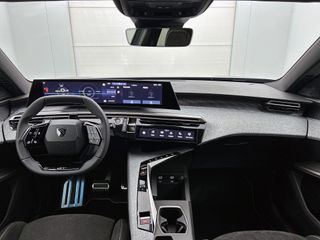 Peugeot e-5008
