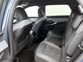Peugeot e-5008