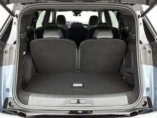 Peugeot e-5008