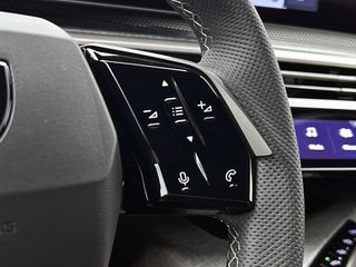 Peugeot e-5008