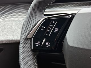 Peugeot e-5008