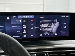 Peugeot e-5008